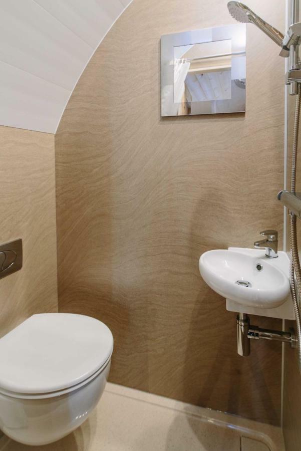 Campion Glamping Pod Hotel Cheltenham Exterior photo